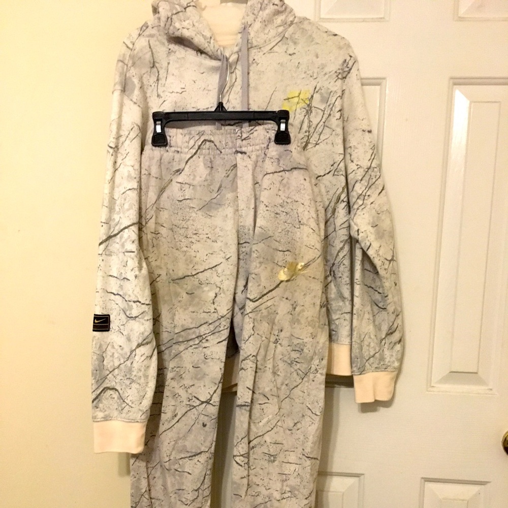 Nike Mens CAMO Sweatsuit hoodie and sweatpants size small. Barely worn